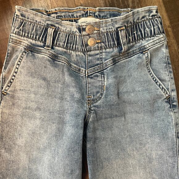 Abercrombie Kids High Rise Mini Mom Jeans | Size 9/10 | Relaxed Tapered Fit - Picture 2 of 4